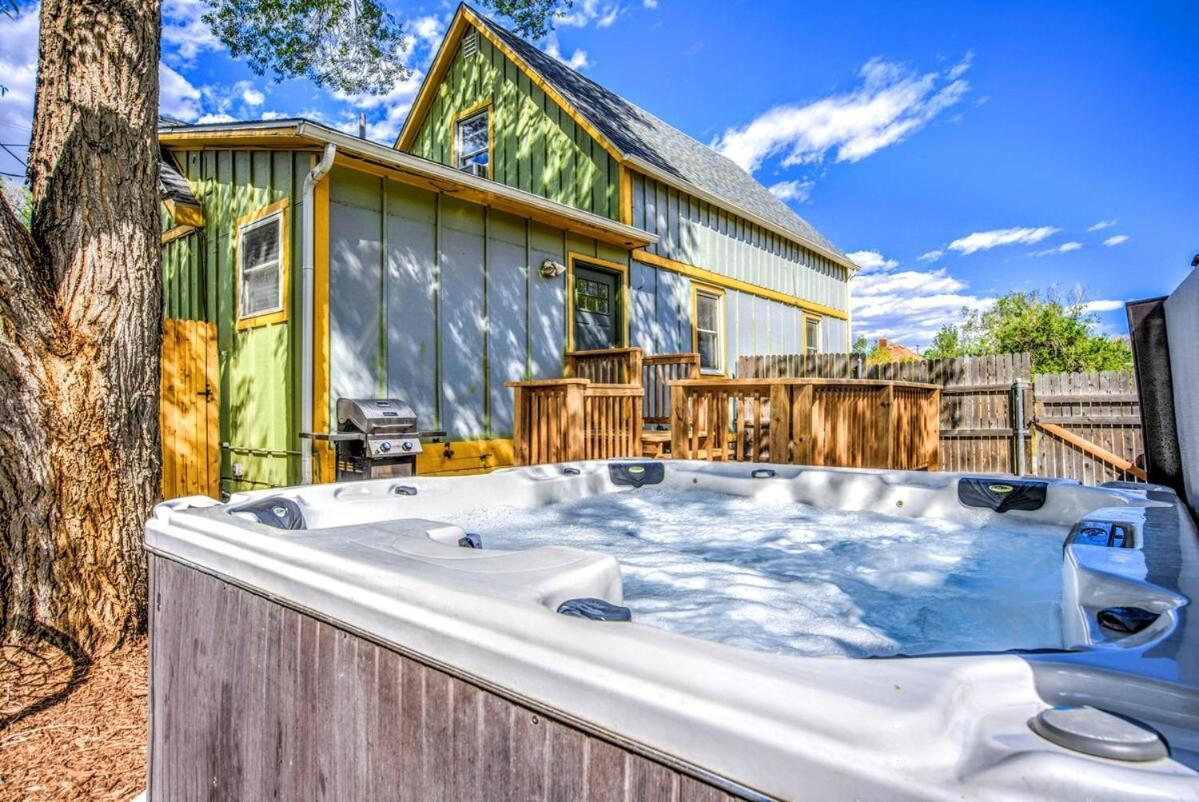 The Vibrant Victorian Hot Tub & Fire Pit In Occ Villa Colorado Springs Eksteriør bilde